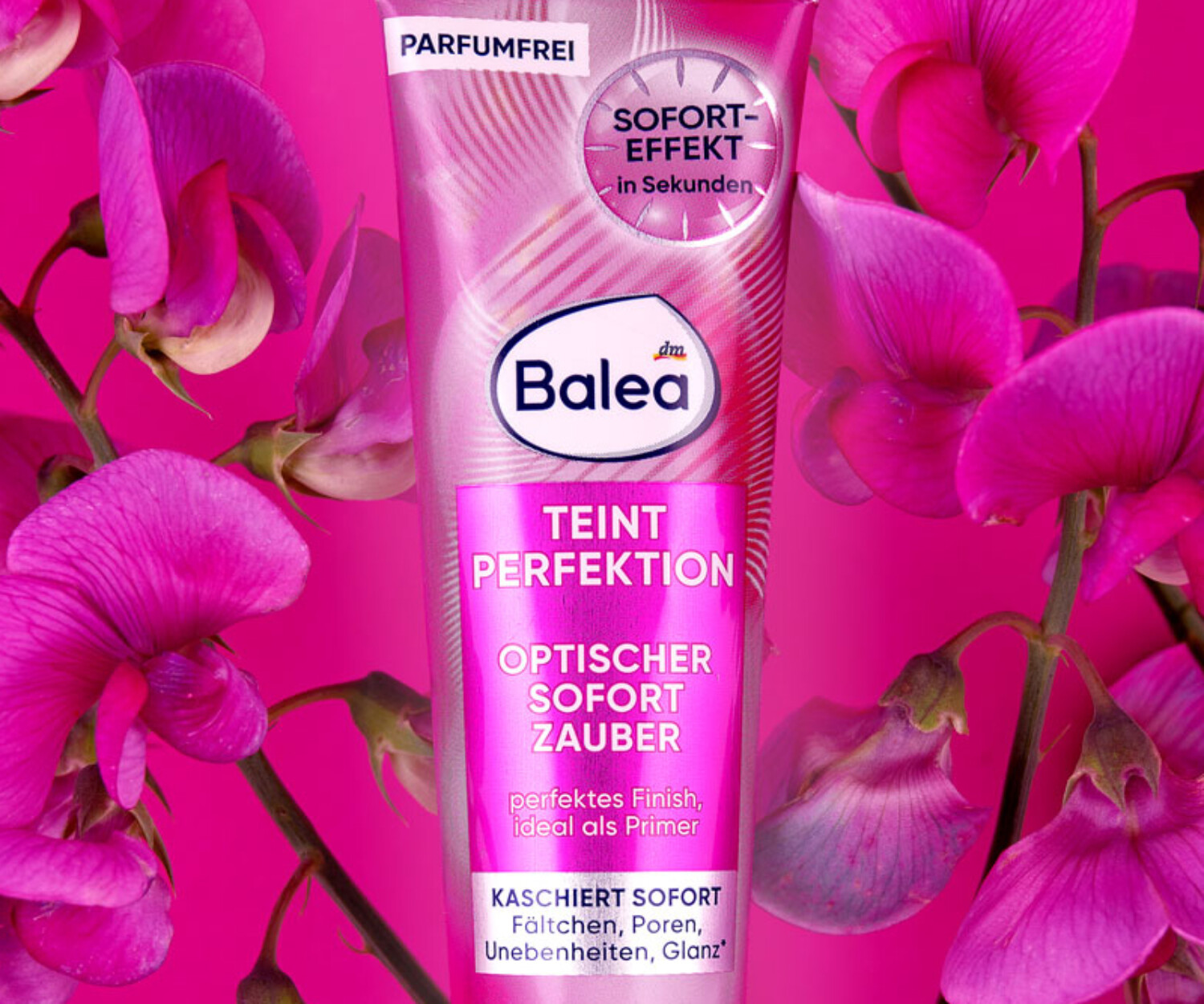 Balea Teint Perfektion in hochwertiger Beauty Produktfotografie mit pinker Blüteninszenierung